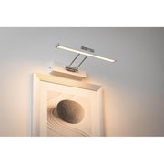 Galeria bilderlampe LED Beam Thirty 5W hvit montert over et kunstverk med varmhvitt lys.