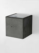 Gantlights B3 Wandlampe quadratisch Beton in grauem Sichtbeton mit goldener Innenbeschichtung, kubische Designer-Wandleuchte 14x14x14 cm