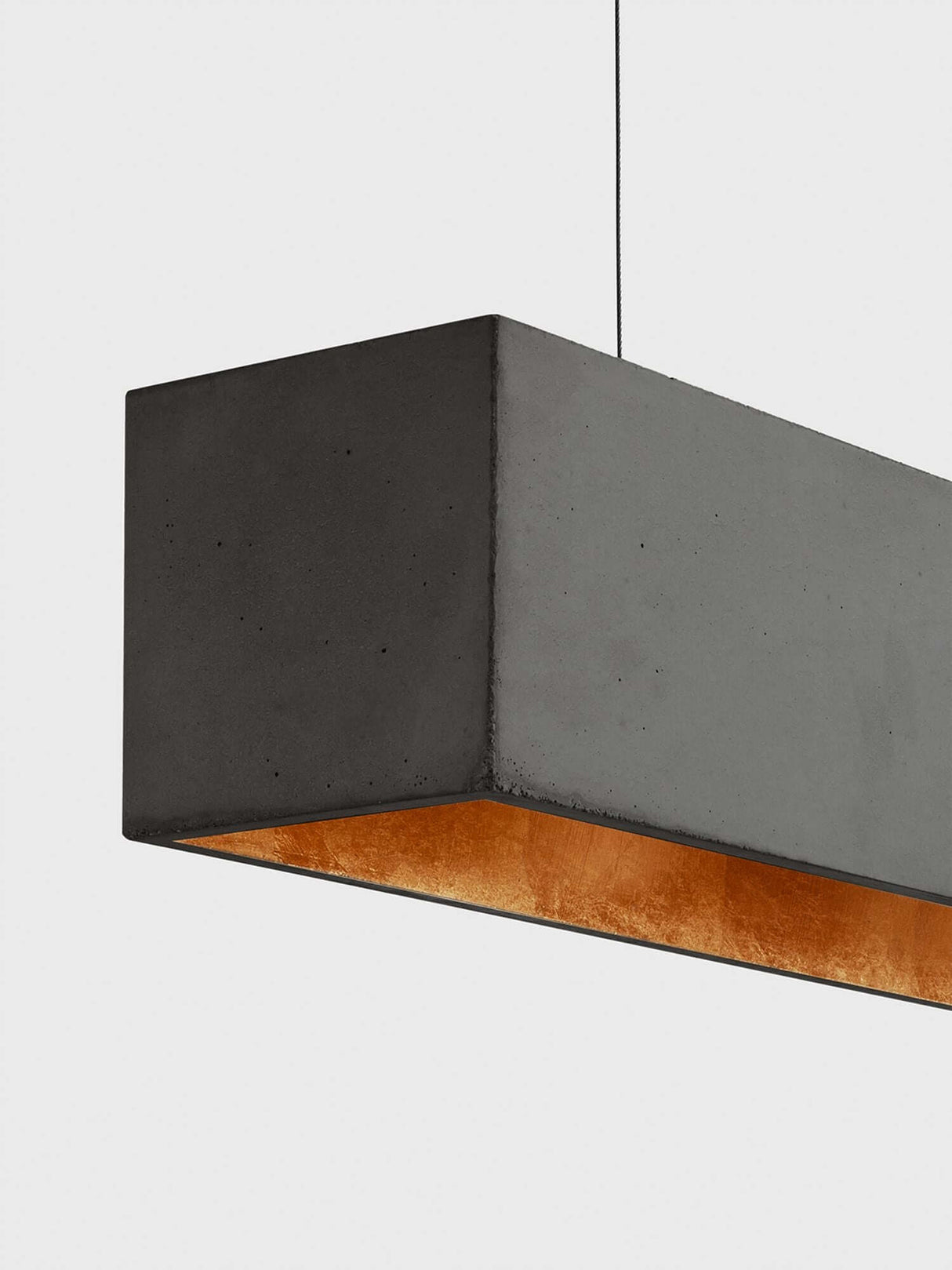 Gantlights B4 LED-Pendelleuchte Beton 56cm dimmbar mit goldener Innenbeschichtung