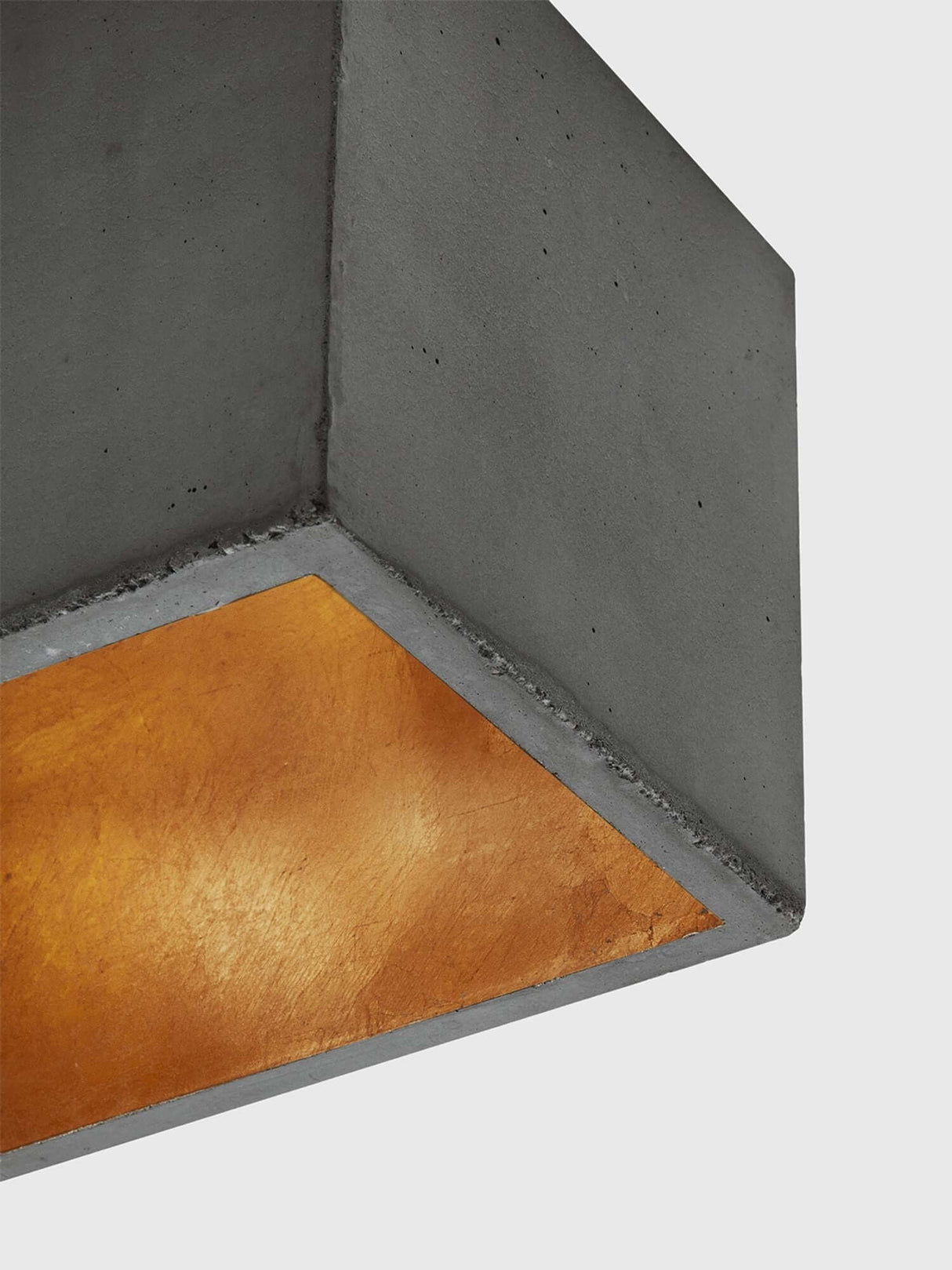 Gantlights B4 LED-Pendelleuchte Beton 56cm dimmbar mit goldener Innenseite und elegantem Design.