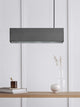 Gantlights B4 LED-Pendelleuchte Beton 56cm dimmbar über einem Tisch mit Dekorationen.