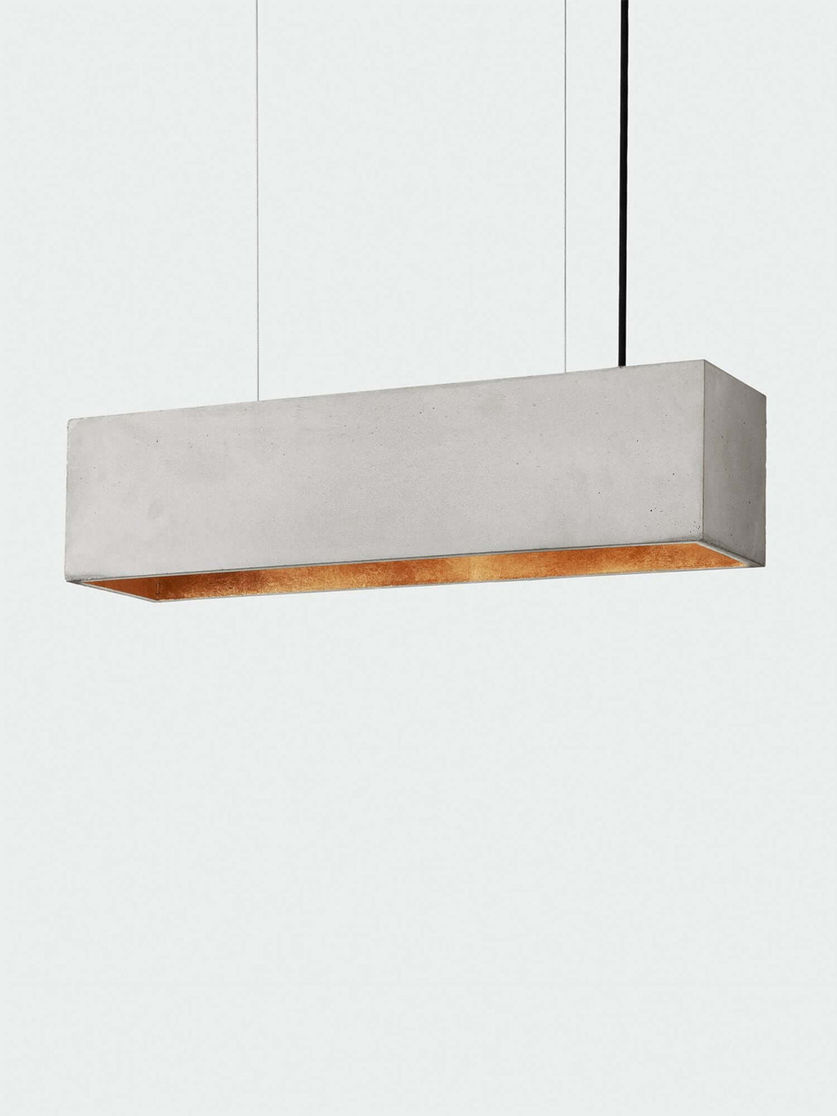 Gantlights B4 LED-Pendelleuchte Beton 56cm dimmbar, minimalistische Betondeckenleuchte mit Blattgold-Innenbeschichtung.