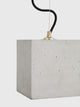 Gantlights B5 Beton Hängeleuchte – minimalistische, handgefertigte Betonlampe mit goldener Innenseite.