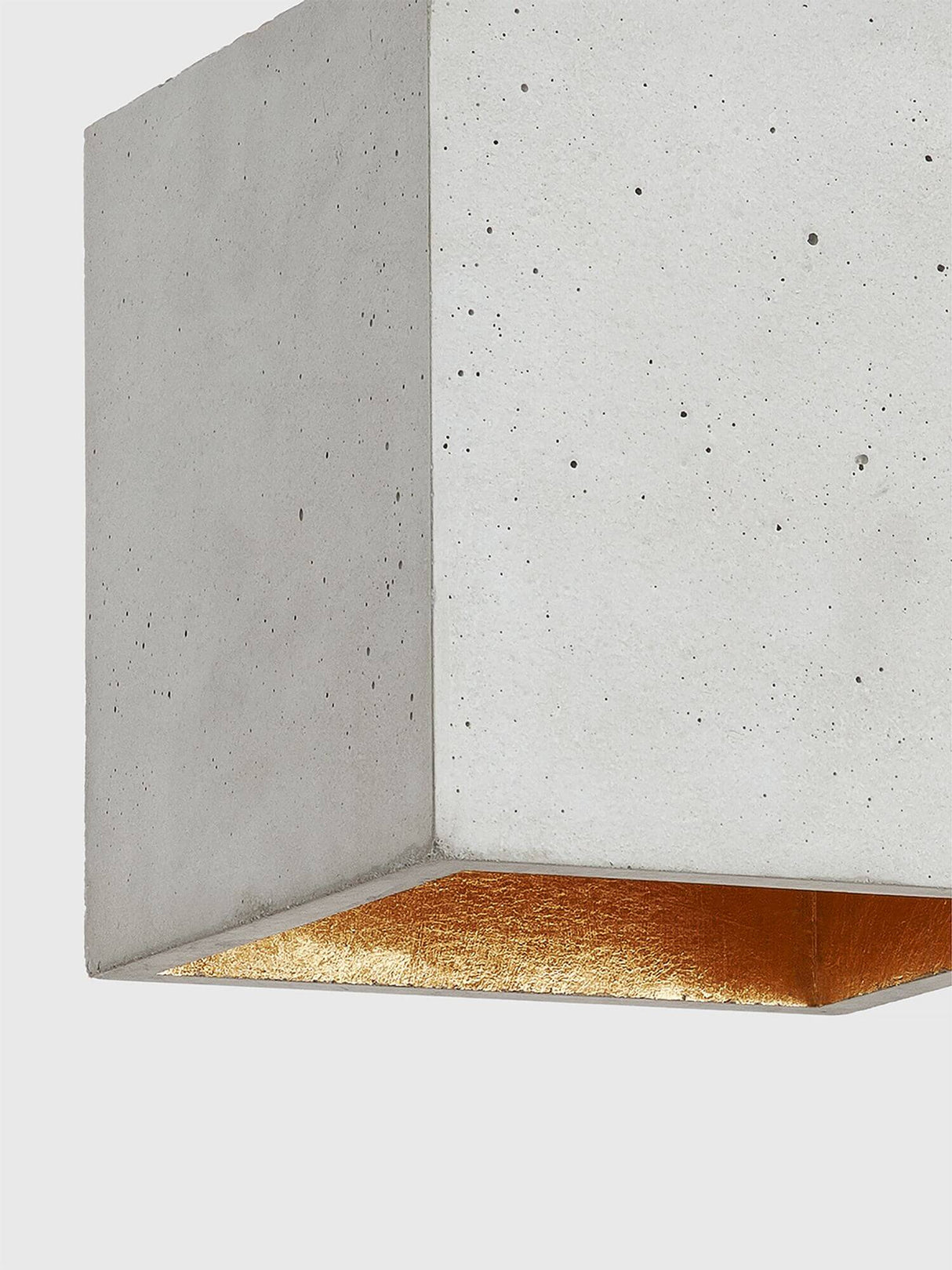Gantlights B5 Beton Hängeleuchte aus handgefertigtem Beton mit goldener Innenseite für warmes Licht.