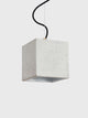 Gantlights B5 Beton Hängeleuchte in kubischem Design mit hellem Beton und schwarzem Kabel.
