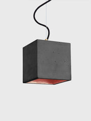 Gantlights B5 Beton Hängeleuchte in Kupfer/Dunkelgrau mit quadratischem Beton-Korpus und metallischer Innenseite