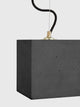 Gantlights B5 Beton Hängeleuchte in minimalistischem Design aus hochwertigem Beton mit goldener Fassung.