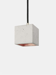 Gantlights B6 Hängelampe Beton, minimalistische Pendelleuchte aus handgefertigtem Beton mit schwarzem Kabel.