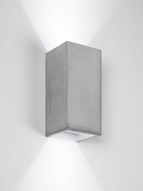 Alt Tag: Gantlights B8 Beton Wandlampe rechteckig Up & Down minimalistische Beton-Wandleuchte mit goldener Innenbeschichtung, warmes Up-and-Down Licht