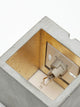 Gantlights B9 Wandleuchte Up & Down Innenansicht mit Beton und goldfarbener Innenseite.
