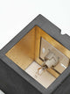 Gantlights B9 Wandleuchte Up & Down mit Innenansicht des goldfarbenen Designs und G9 Fassung.