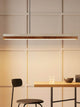 Gantlights C2 LED-Hängelampe 92cm dimmbar Beton über einem Tisch in modernem Interieur.