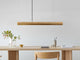 Gantlights C2 o/n LED-Pendellampe 92cm dimmbar in modernem Esszimmer-Setup mit Holz und Kupferdetails.