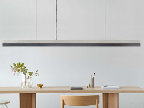 Gantlights C3 LED-Pendelleuchte dimmbar über modernem Holztisch, Betonkörper mit Kupfereinsatz, handgefertigt in Deutschland