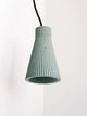 Gantlights S1 Beton Pendelleuchte geriffelt aus hochwertigem Beton mit geriffelter Oberfläche.