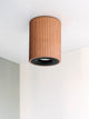 Gantlights S2 schwenkbarer Deckenspot Plissiert aus rohem Beton mit gerillter Oberfläche, modernes Design von Stefan Gant.