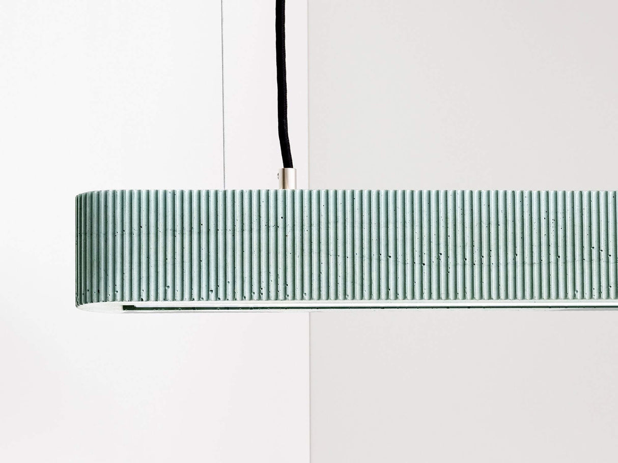 Gantlights S4 Beton LED-Pendelleuchte 61cm Plissiert mit geriffeltem Design und angenehmer Beleuchtung.