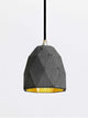 Gantlights T1 Pendelleuchte Beton mit geometrischem Design und goldener Innenfläche.