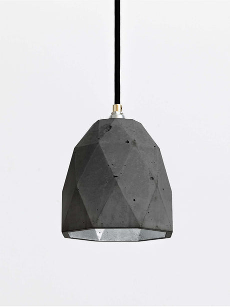 Gantlights T1 Pendelleuchte Beton in geometrischem Design aus robustem Beton mit Metallakzenten.