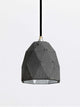 Gantlights T1 Pendelleuchte Beton in geometrischem Design aus robustem Beton mit Metallakzenten.