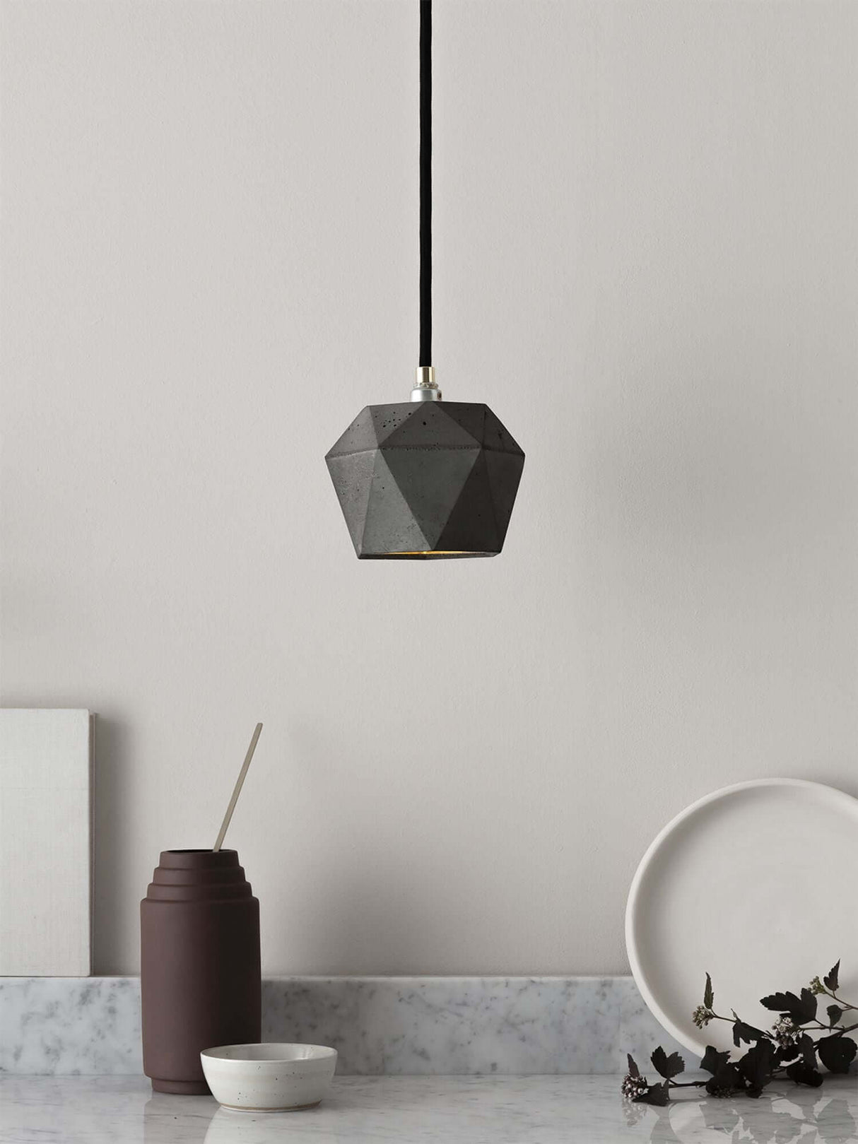 Gantlights T2 Hängelampe Beton dimmbar im minimalistischen Design mit geometrischer Form.