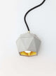 Gantlights T2-Up Tischlampe Beton mit geometrischem Design und goldenem Innenraum.