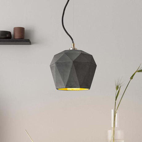 Gantlights T3 Hängelampe aus Beton - moderne Pendelleuchte mit betontem Gold-Akzent.