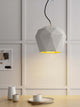 Gantlights T4 Hängeleuchte Beton wirkt modern und minimalistisch in einem stilvollen Wohnraum.