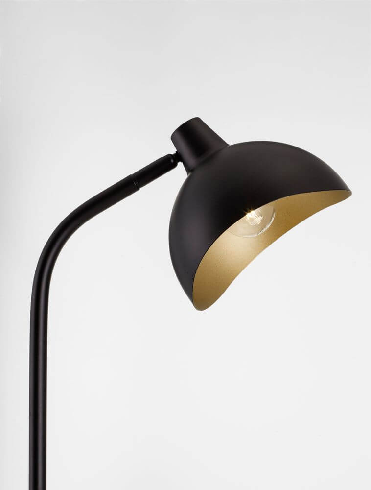 Geti Stehlampe Schwarz, Gold mit mattschwarzem Schirm und gold-mattem Innenleben, modernes Design.