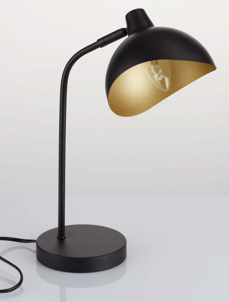 Geti Tischleuchte Schwarz, Gold mit modernem Design und goldener Innenseite, ideal für stilvolle Wohnräume.