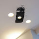Gips-Einbaustrahler rechteckig 16, 5 x 8cm Streichbar in Decke mit zwei Einbauleuchten und schwarzem Aushub.