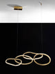 Girish LED Pendelleuchte 4-flammig 3000K Gold mit vier goldenen Ringen in skulpturaler Anordnung.