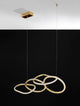Girish LED Pendelleuchte 4-flammig 3000K Gold mit vier organisch geformten Ringen in edlem Gold.