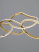 Girish LED Pendelleuchte 4-flammig 3000K Gold mit organisch geformten Ringen in edlem Gold.