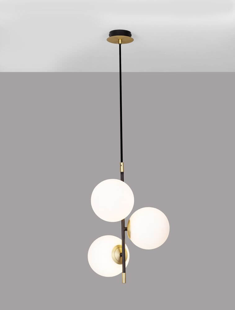 Git Pendelleuchte 3-flammig Ø 33cm Gold, Weiß, Schwarz an einer Decke montiert.
