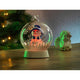 Glaskugel Schneemann mit 3 Funktionen Timer RGB-Farbwechsel 1 RGB Diode batteriebetrieben auf festlichem Tisch.