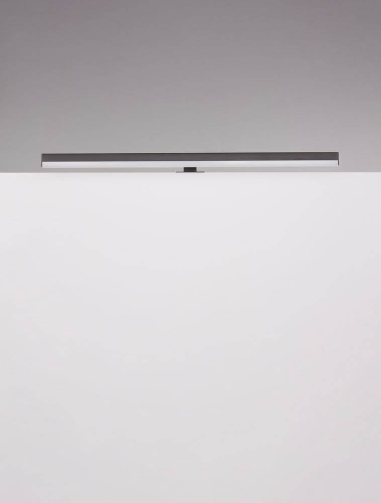 Glim LED Wandleuchte 3000K IP44 in schwarzem Metall und weißem Kunststoff, spritzwassergeschützt.