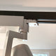 Detailansicht des Golo 3-Phasen Power-LED Schienenstrahlers mit Euro-Adapter und flexibler Dreh- und Schwenkfunktion.