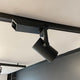 Golo 3-Phasen Power-LED Schienenstrahler in Schwarz, ideal für Ausstellungsräume und Schaufenster.