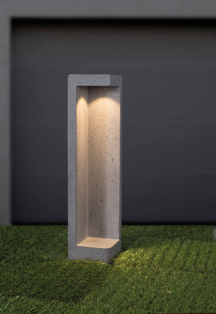 Grante LED Außenwegeleuchte 3000K Grau IP65 im modernen Betondesign auf Rasenfläche.