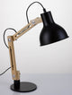 Grou Tischleuchte E27 aus hellem Holz und schwarzem Metall mit flexiblem Arm und On-Off-Schalter.