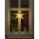 Grüner Papierstern perforiert und grün bestickt 7 Zacken ohne Leuchtmittel im Fenster, stimmungsvolle Weihnachten Dekoration.