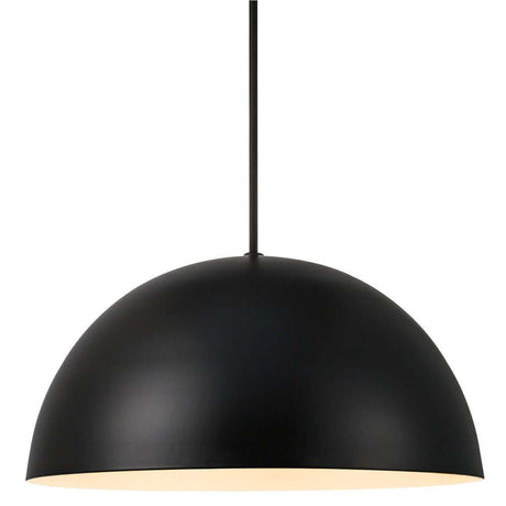 Hängelampe Ellen 30 Schwarz in minimalistischen skandinavischen Design mit großem, runden Schirm.