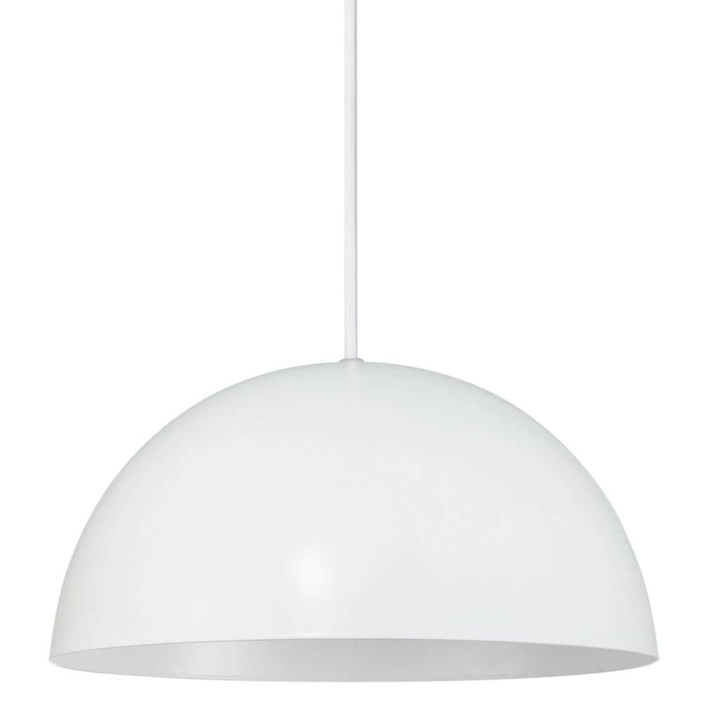 Hängeleuchte Ellen 30 Weiß mit großem, runden Schirm für skandinavisches Design und angenehme Beleuchtung.