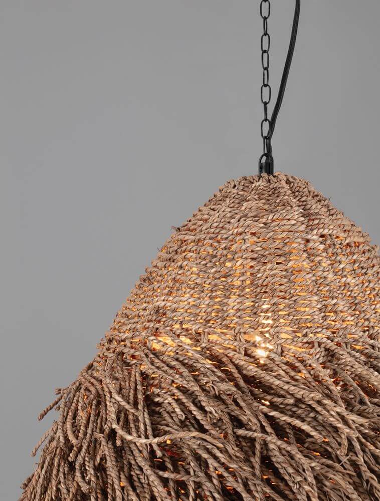 Detailansicht der HAY Pendelleuchte E27 Ø 61cm Braun mit natürlichem Boho-Stil und geflochtenem Design.