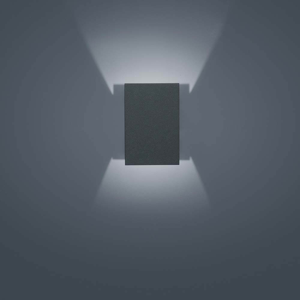 LED Außen-Wandleuchte Free IP54 Graphit mit modernem Design und wirkungsvollem Licht.
