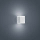 LED Wandaussenleuchte Kibo IP54 Weiß an einer Wand montiert, mit modernem Design und softem Licht.