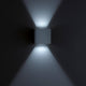 LED Wandaussenleuchte Siri 44 IP54 Schwarz an einer Wand, strahlendes Licht für den Eingangsbereich.