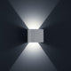 LED Außen-Wandleuchte Siri 44 - L IP54 Silbergrau an einer Wand montiert, strahlendes Licht