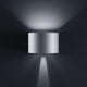 LED Außen-Wandleuchte Siri 44 - R IP54 Silbergrau an einer Wand mit sanfter Beleuchtung.
